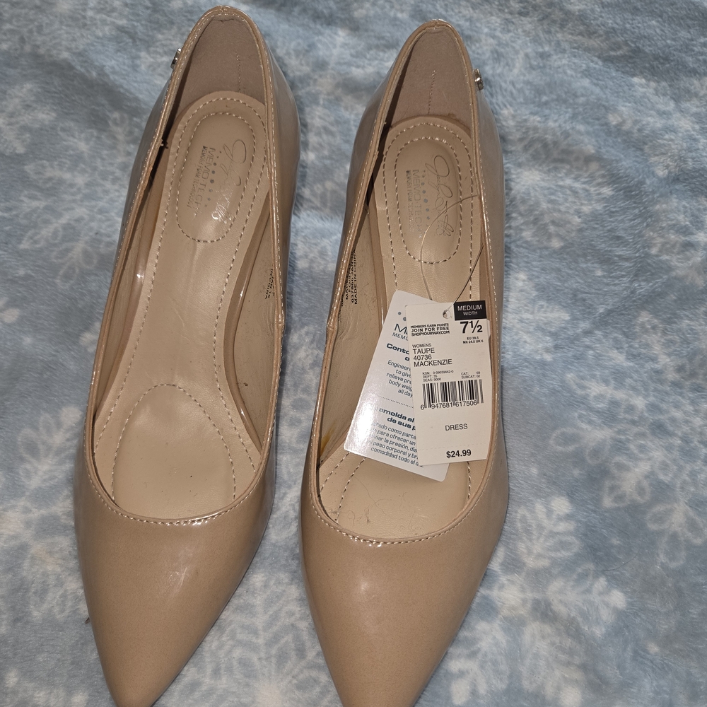 Size 7.5 Chic Beige Pointed-Toe Heels